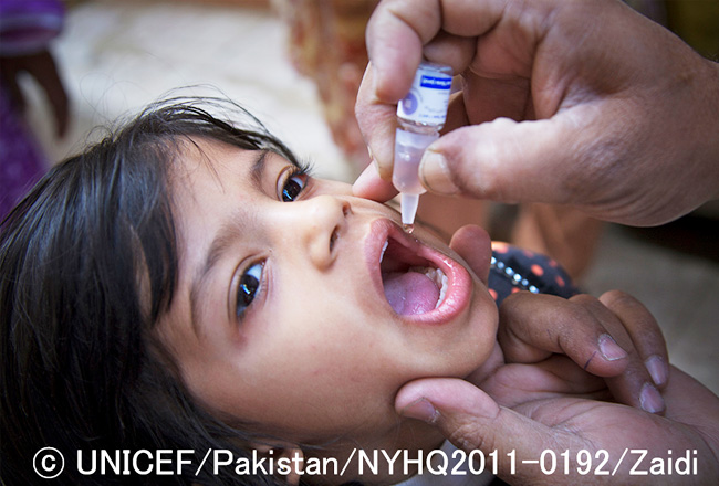 寄付はワクチンや関連機器に姿を換え、子どもたちに届きます