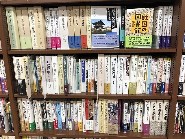 初心者必見！出張買取と宅配買取、どちらが便利？【本買取・CD買取・漫画買取】